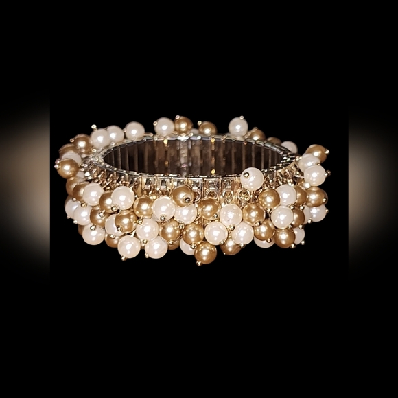 Ann Taylor vintage-inspired faux pearl bracelet with flexible base - Picture 3 of 6